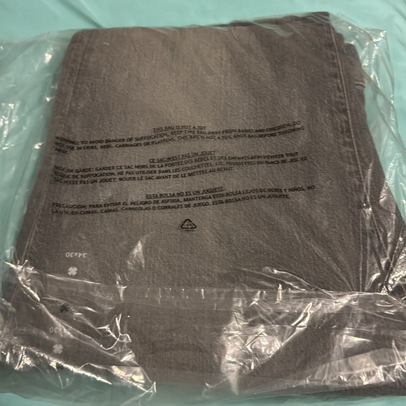 Lucky Brand Jeans - Picture 2 of 4